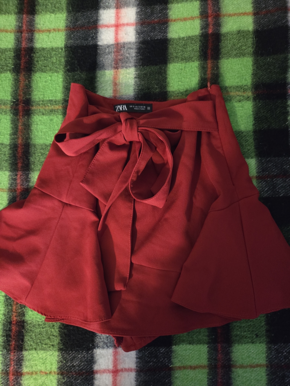 Skirt s/xs 26" waist zipper side & long bow ties red mini skirt adorable ruffle
